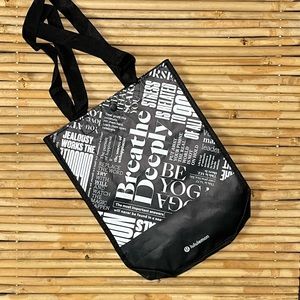 Lululemon shopping bags, men’s small